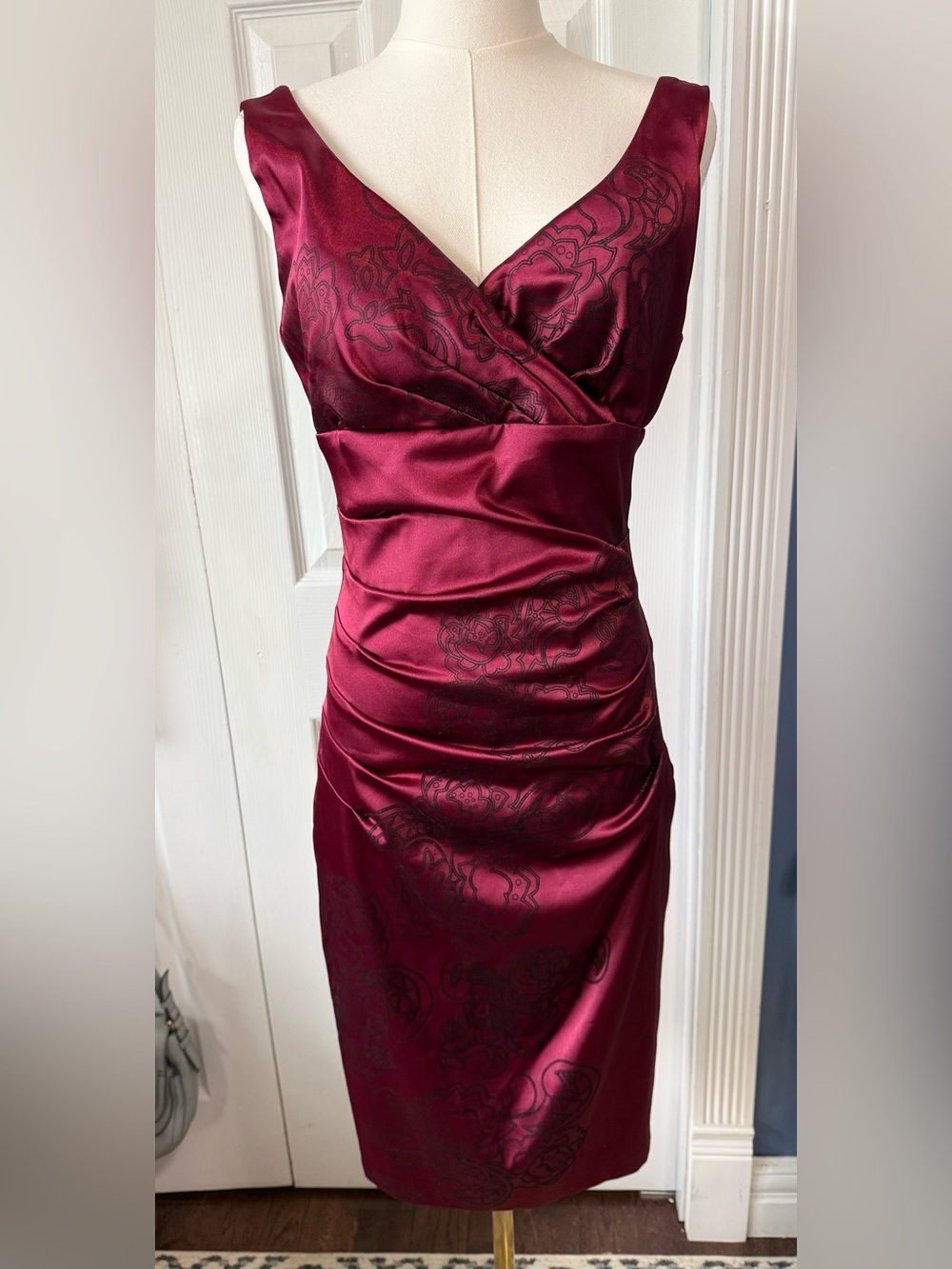 Le Château Burgundy Satin Sheath Cocktail Dress Paisley Print M Made in Canada - Picture 2 of 12